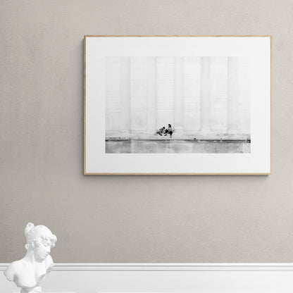 Maison Carrée, Nime, France, couple. Black and white street photography by Eric Schneider